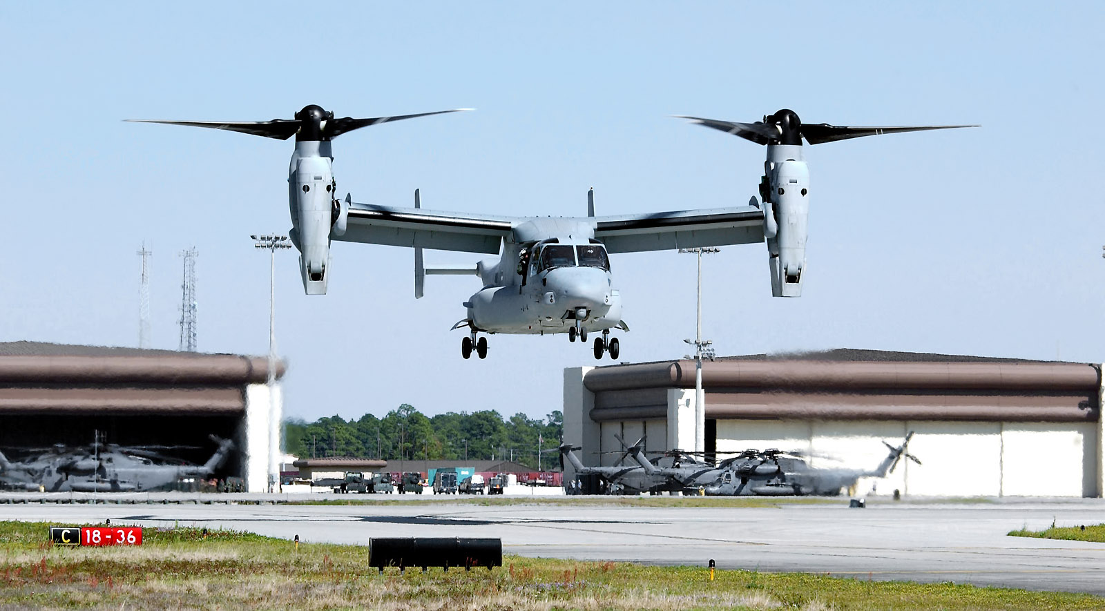 V-22 Osprey aterrizando en la Base Aero-Naval de Rota