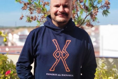 xmv sudadera pioneros banner